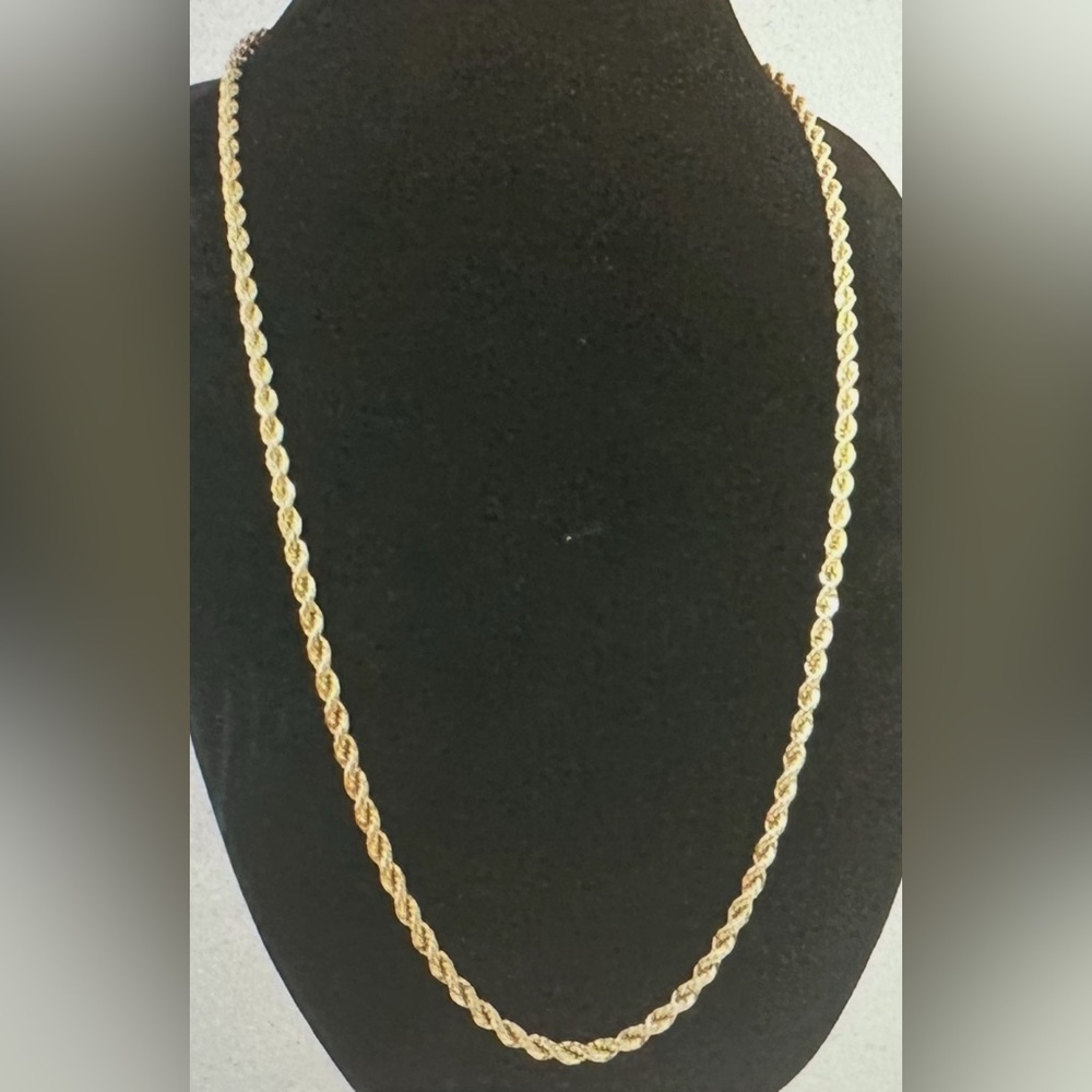 VTG Monet Elegant Gold-tone Rope Chain Necklace